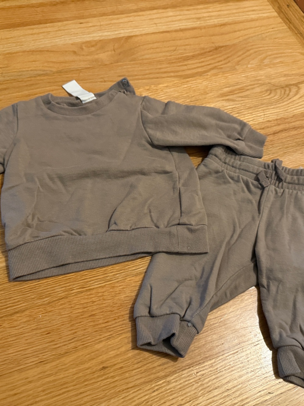 H&M Kids Taupe Gray Sweatshirt & Jogger Matching Set